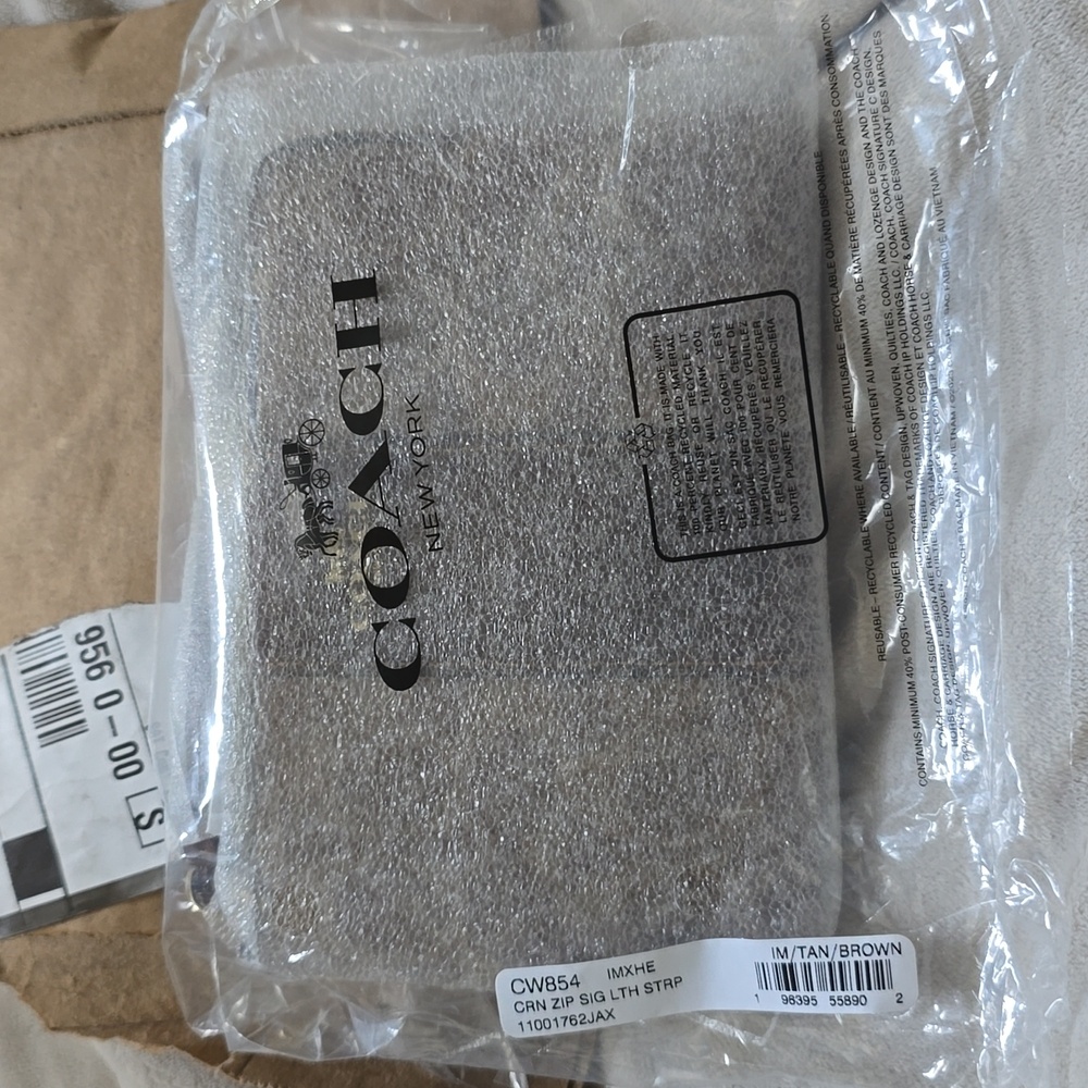 Coach Women's Wrislet - Picture 4 of 6